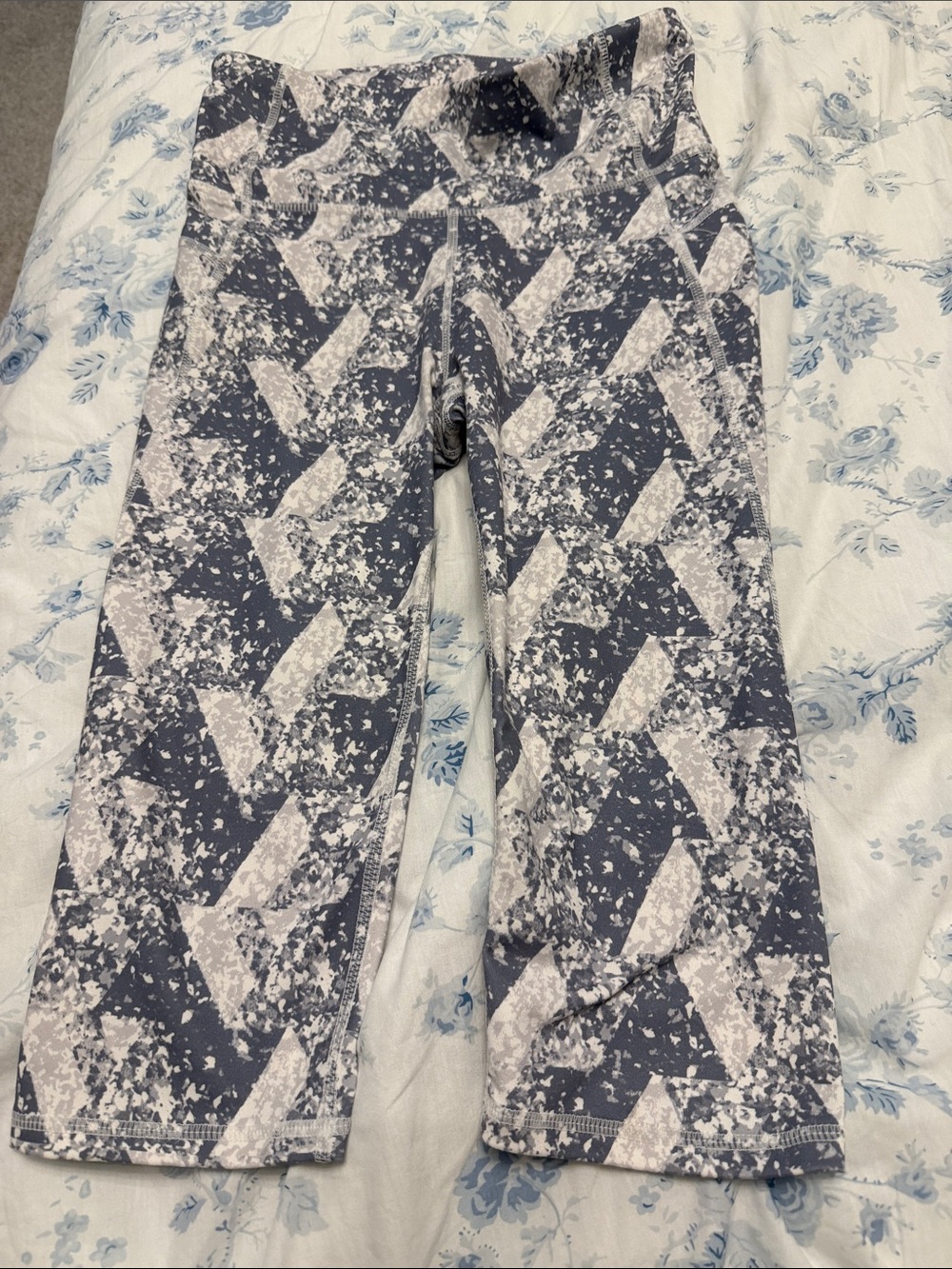 GAP Gray & Light Gray Patterned Capri Leggings